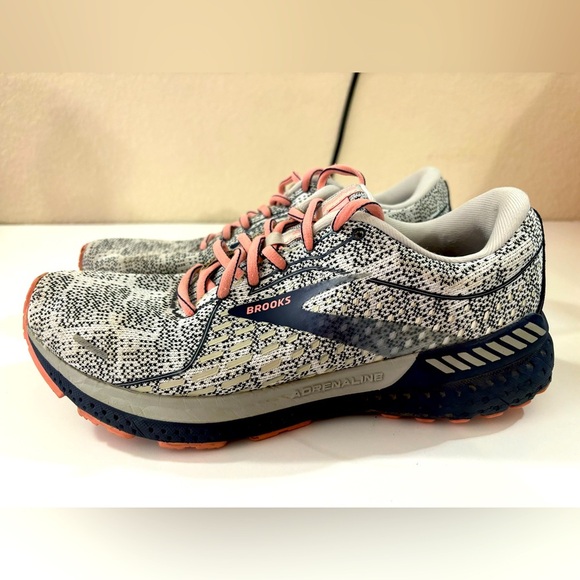 Brooks Adrenaline GTS 21 Running Shoes Navy and White with Salmon Pink Sole 11W - Picture 1 of 9